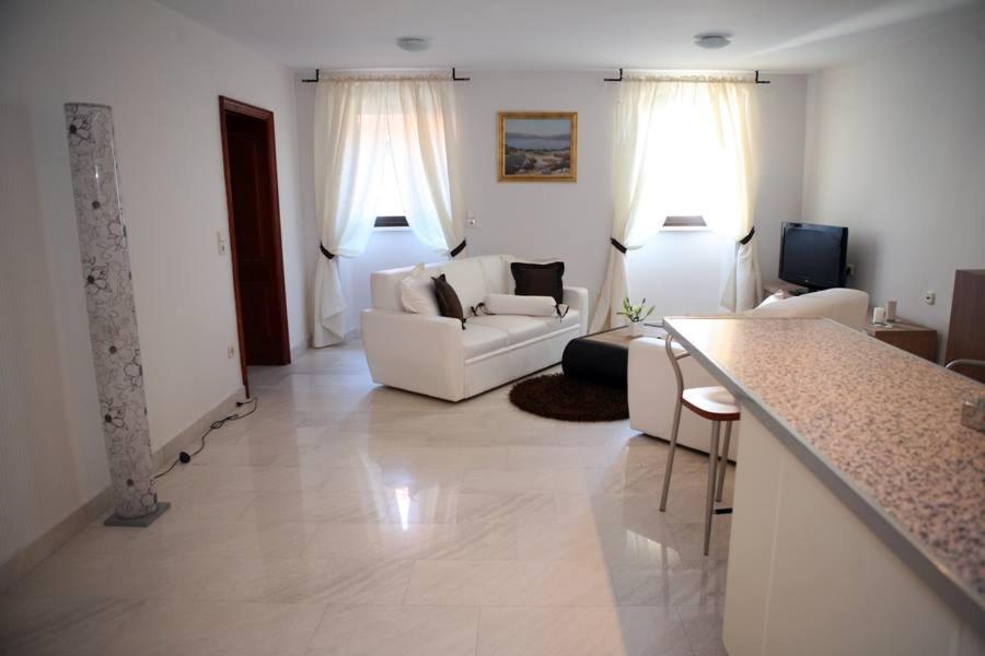 Apartments Filip & Viktoria In The Center Of Trogir Eksteriør bilde